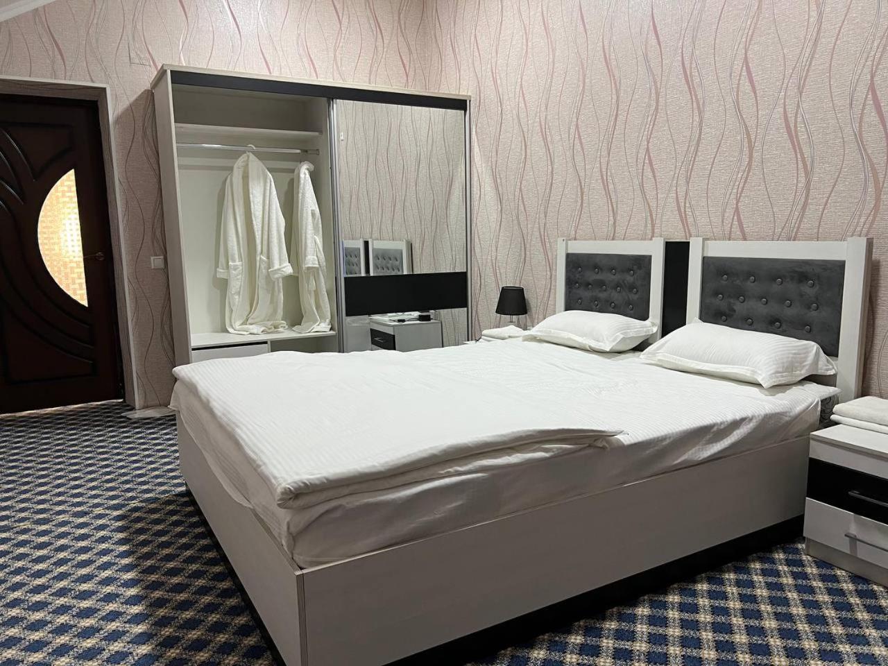 Orom Hotel Fergana Ngoại thất bức ảnh